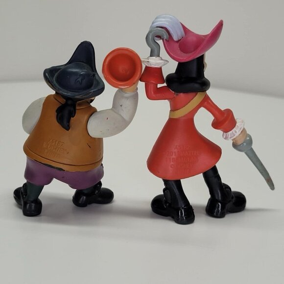 Sharky & Crochet Jake And The NEVERLAND Pirates Disney 3” Action Figure PVC Rare - Picture 2 of 3